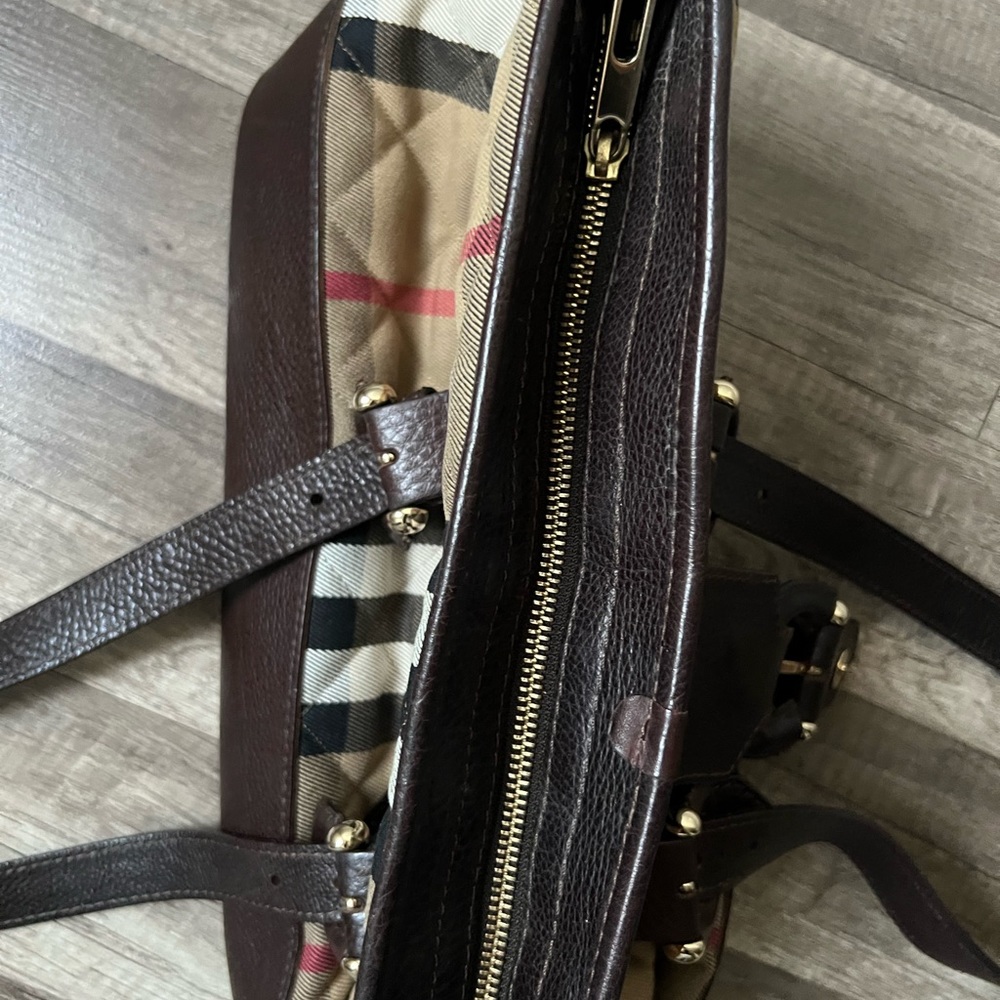 Burberry Quilted House Check Manor Purse - Picture 5 of 9